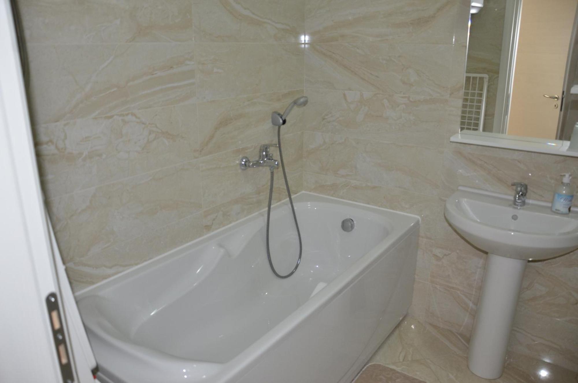 Apartmani Svetionik Budva Habitación foto